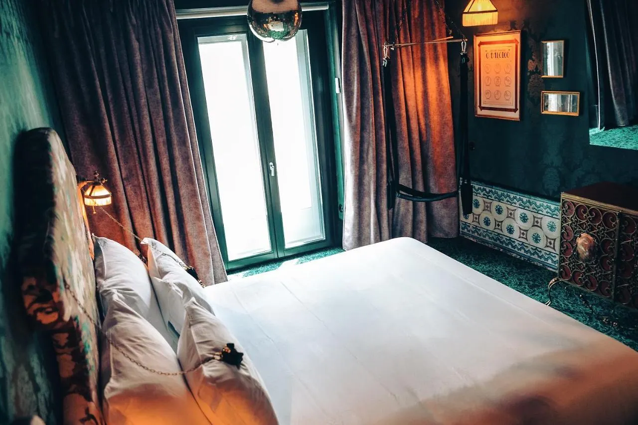 Pensao Amor Madam'S Lodge Lisbon