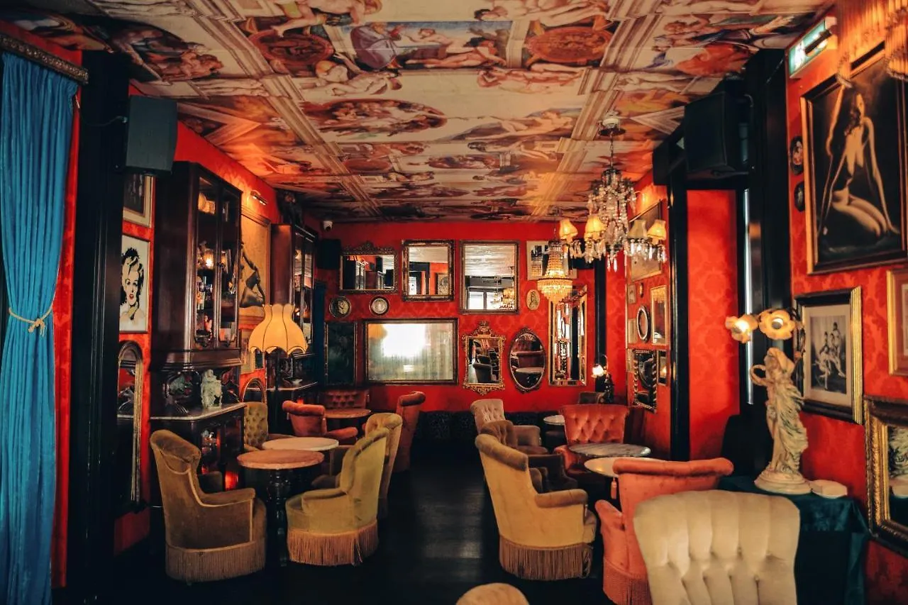 Pensionat Pensao Amor Madam'S Lodge Lisboa