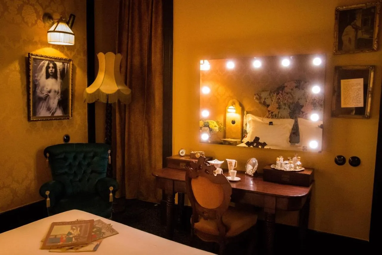 Pensionat Pensao Amor Madam'S Lodge Lisboa
