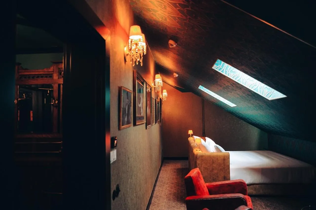 Pensao Amor Madam'S Lodge Lisboa 0*,