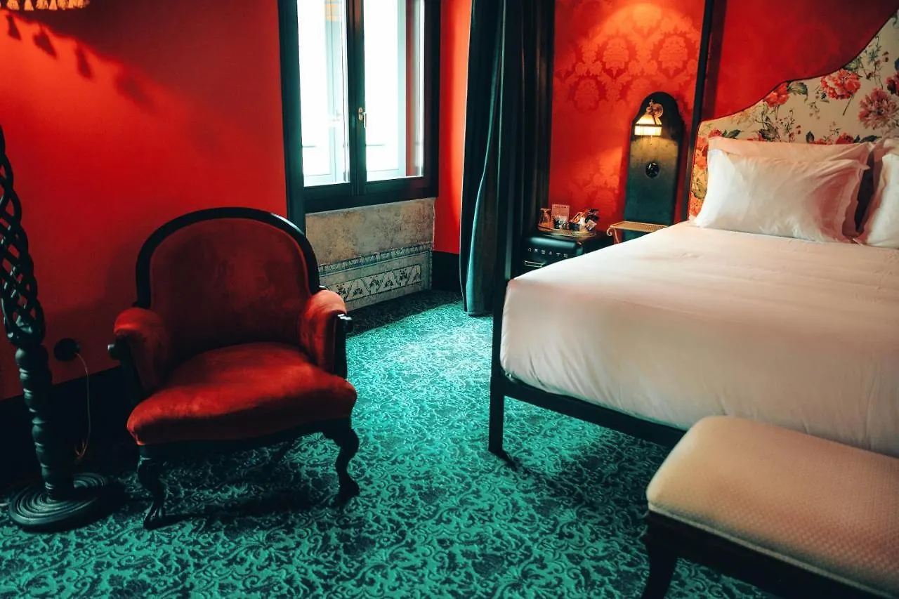 Pensao Amor Madam'S Lodge Lisboa Pensión