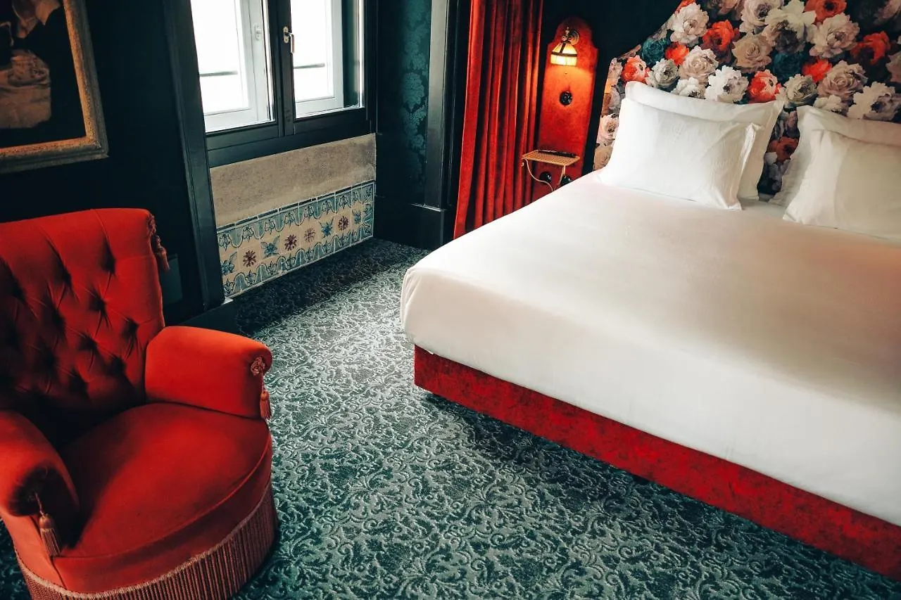 Pensao Amor Madam'S Lodge Lisboa Pensión