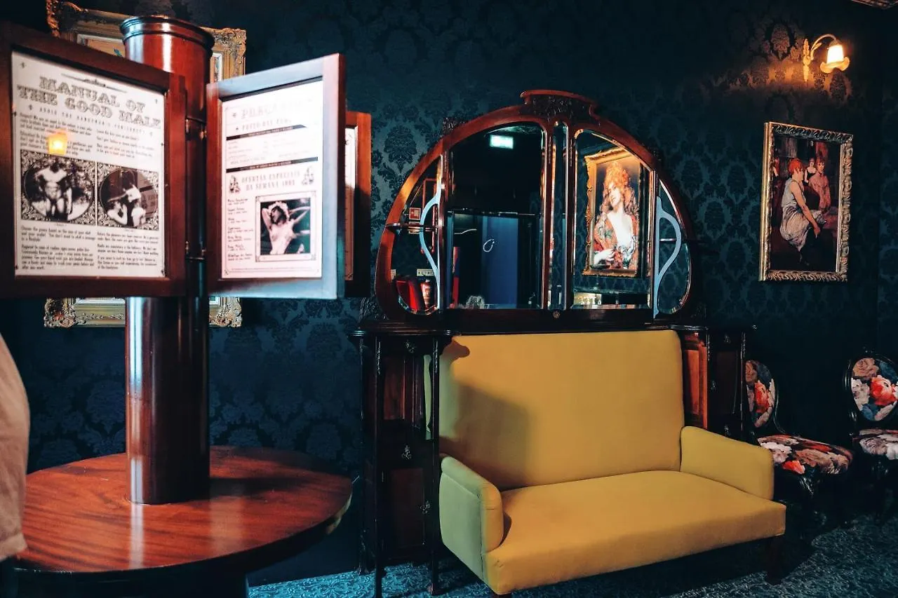 Pensao Amor Madam'S Lodge Lisboa Pensión