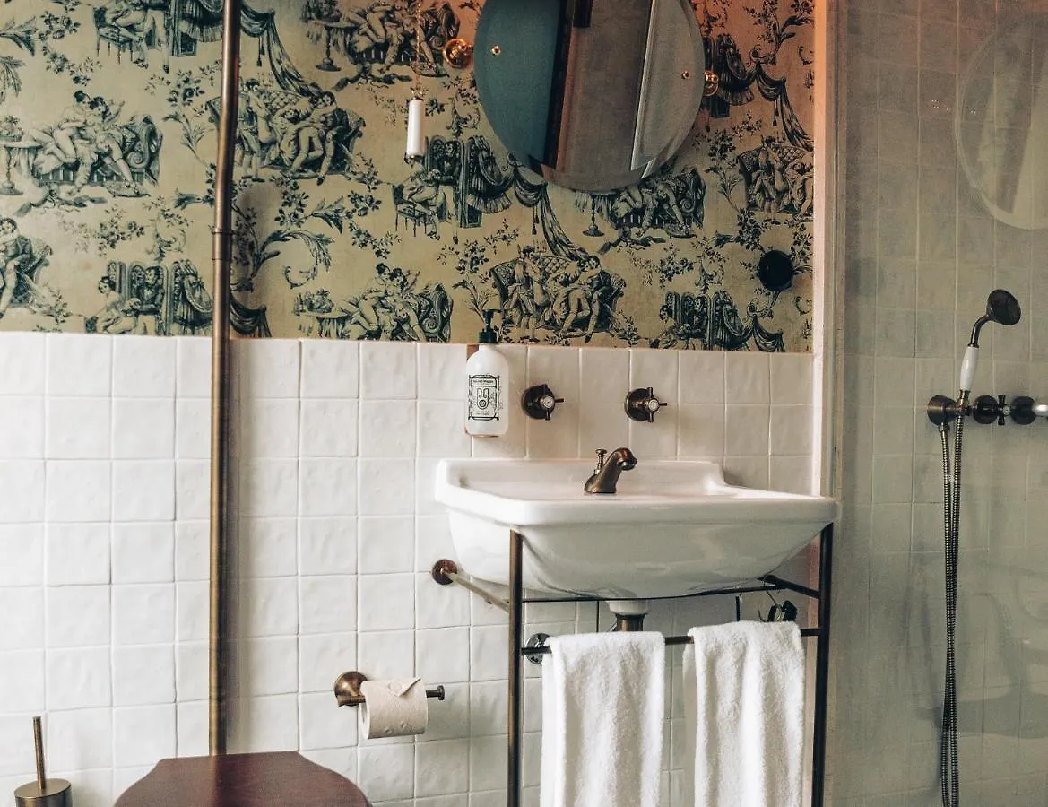 Guest house Pensao Amor Madam'S Lodge Lisbon