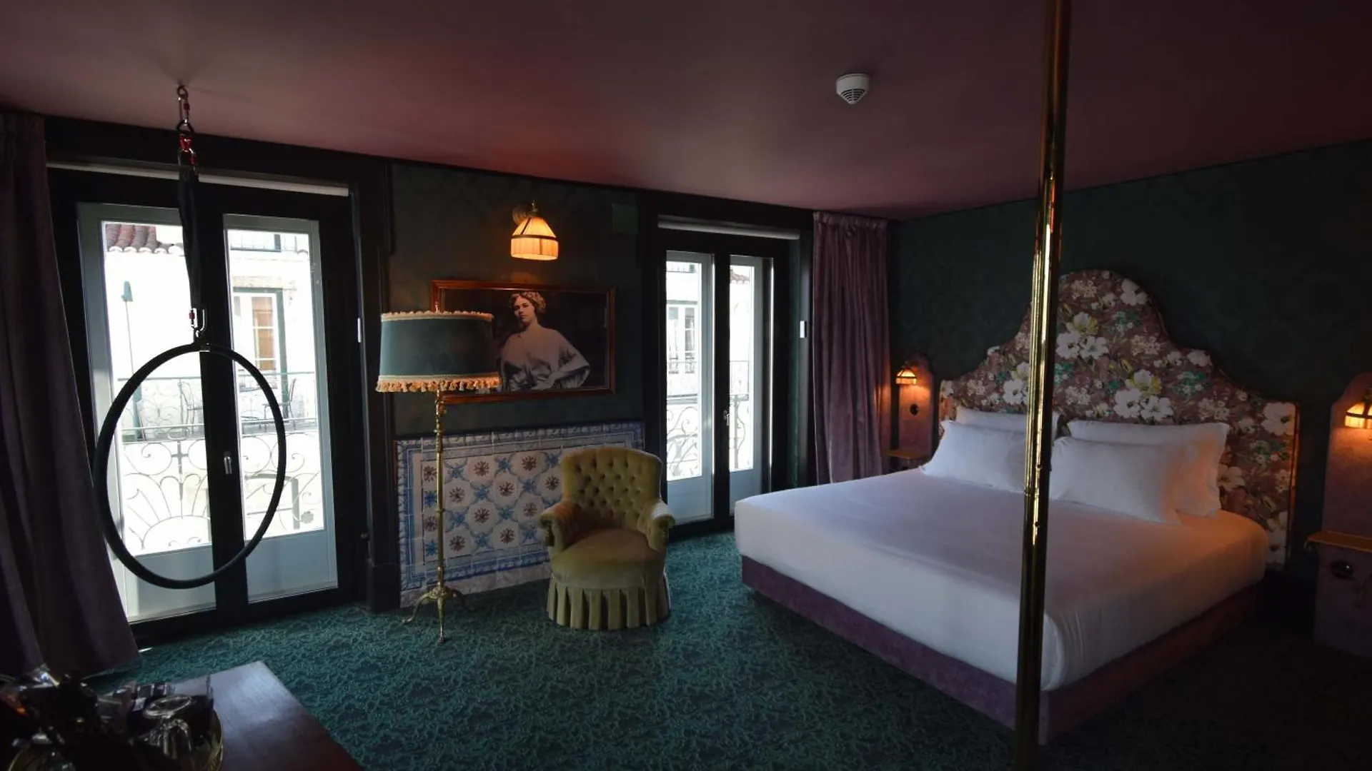 Pensao Amor Madam\'S Lodge location